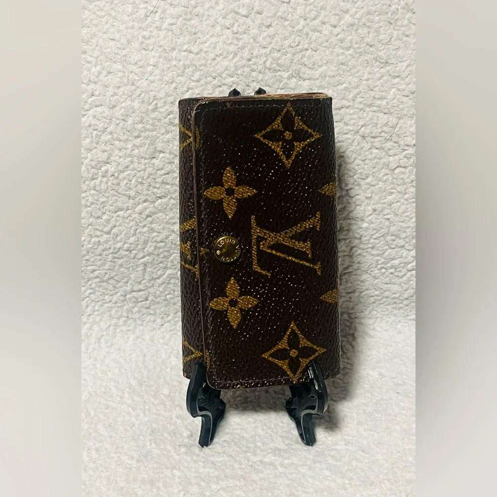 Louis Vuitton 4 Ring Key Holder - Picture 12 of 12